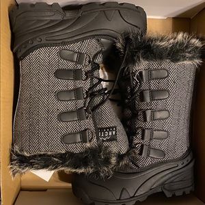 New Arctic Barrier Ashlin Black and Grey size 5